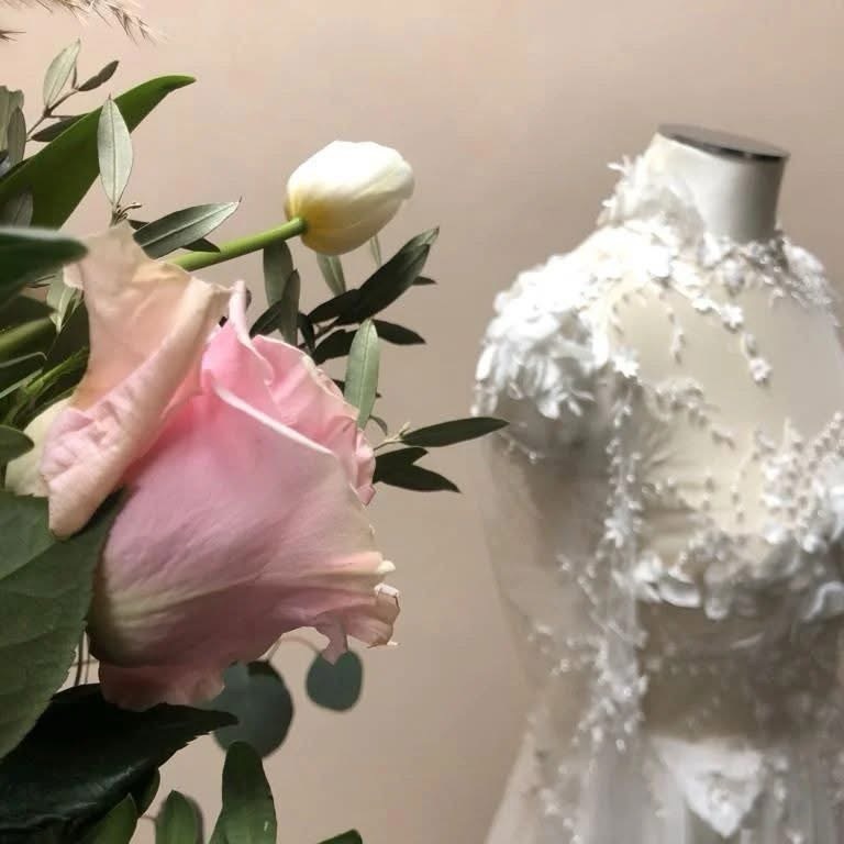 Veli e accessori da sposa selezionati in atelier